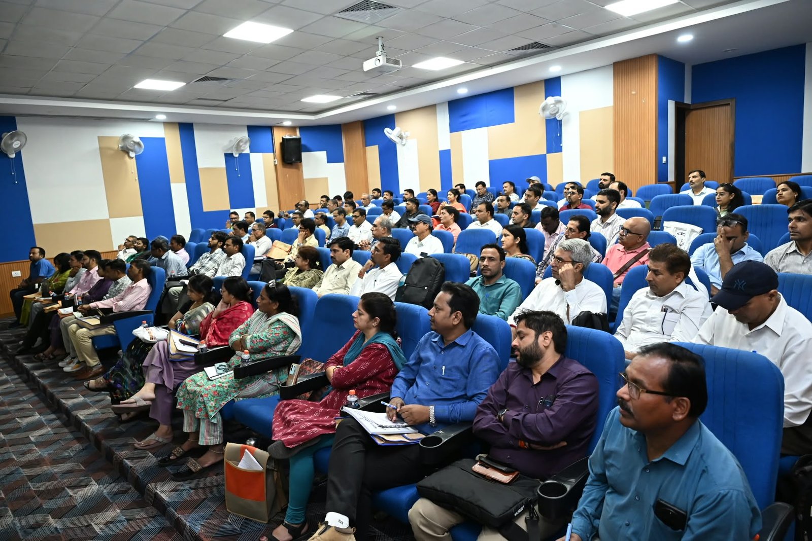 जनगणना-2027 के प्रशिक्षण में डिजिटल प्रक्रिया और सटीक आंकड़ों पर जोर 6 1791973480 621 जनगणना 2027 के प्रशिक्षण में डिजिटल प्रक्रिया और सटीक आंकड़ों पर