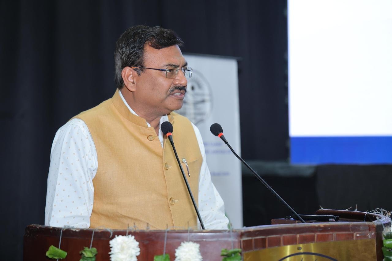 मुख्य सचिव ने किया दून विश्वविद्यालय में दो दिवसीय राष्ट्रीय संगोष्ठी का शुभारंभ 3 1792055751 434 मुख्य सचिव ने किया दून विश्वविद्यालय में दो दिवसीय राष्ट्रीय