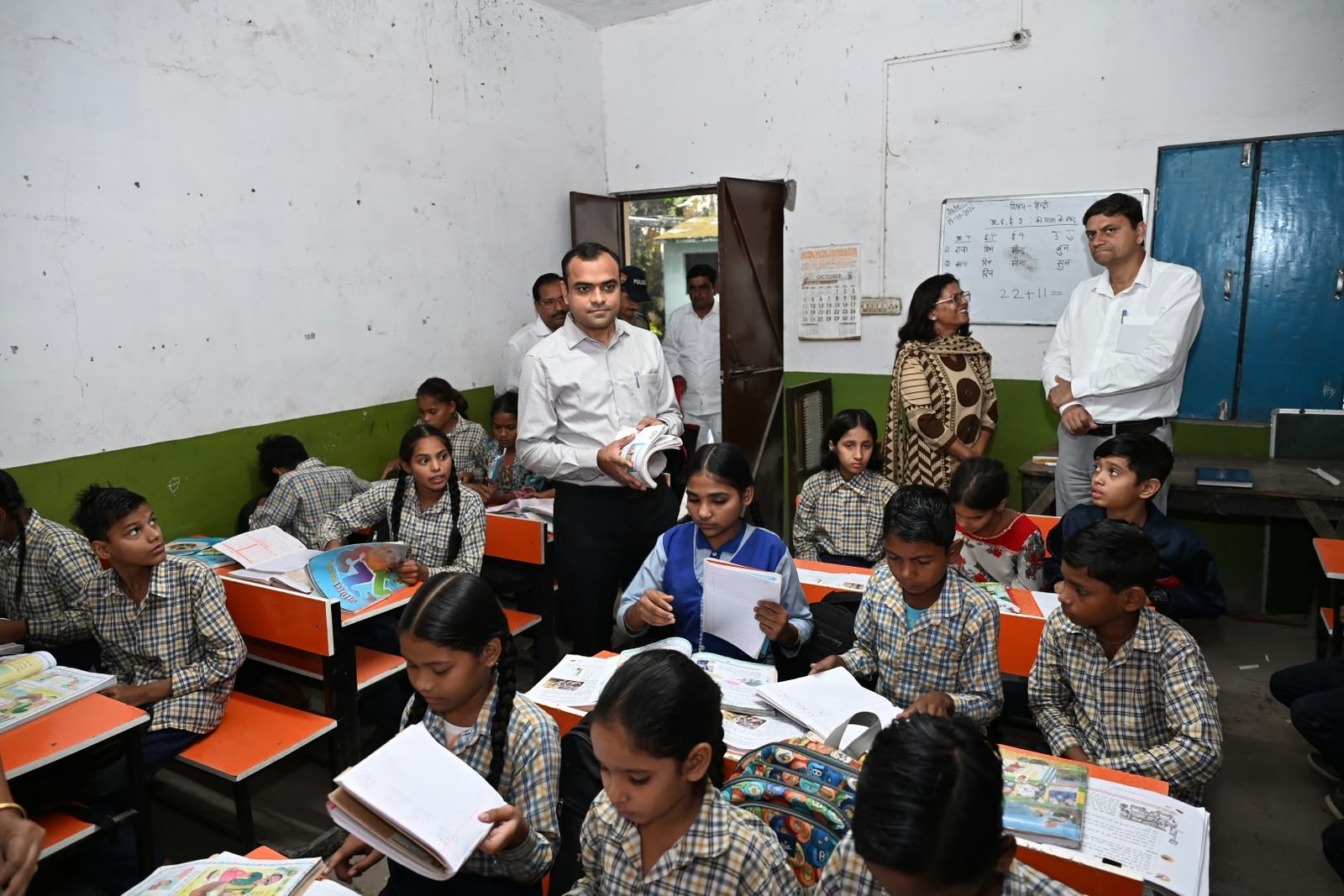 1792055995 797 मुख्यमंत्री के निर्देशन में जनपद की शिक्षा व्यवस्था को सुदृढ़