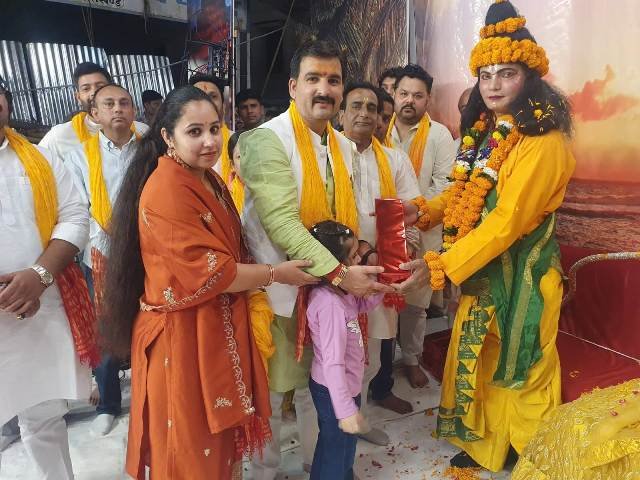 1792061479 522 चौक बाजार ज्वालापुर श्री रामलीला समिति के रंग मंच पर