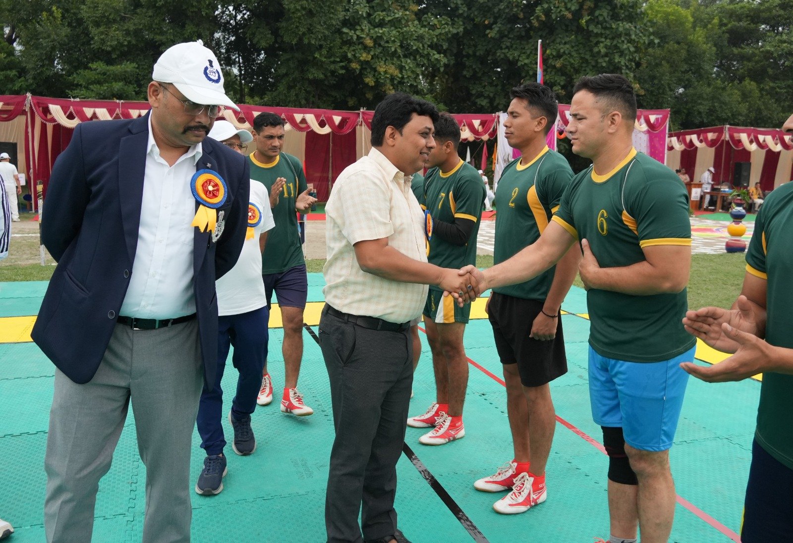 भदौरिया ने खेल टीमो के मार्चपास की सलामी लेकर व फीता काटकर शुभारम्भ किया 4 1792077315 178 भदौरिया ने खेल टीमो के मार्चपास की सलामी लेकर व