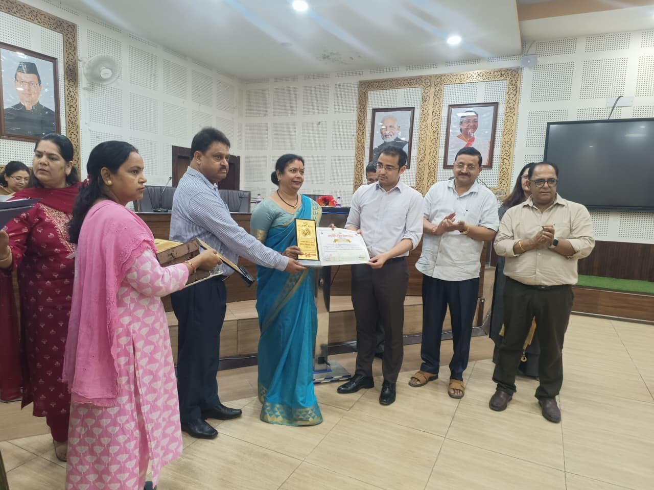 1792077742 162 50 महिला कृषक सम्मानित विकास भवन सभागार में मुख्य विकास
