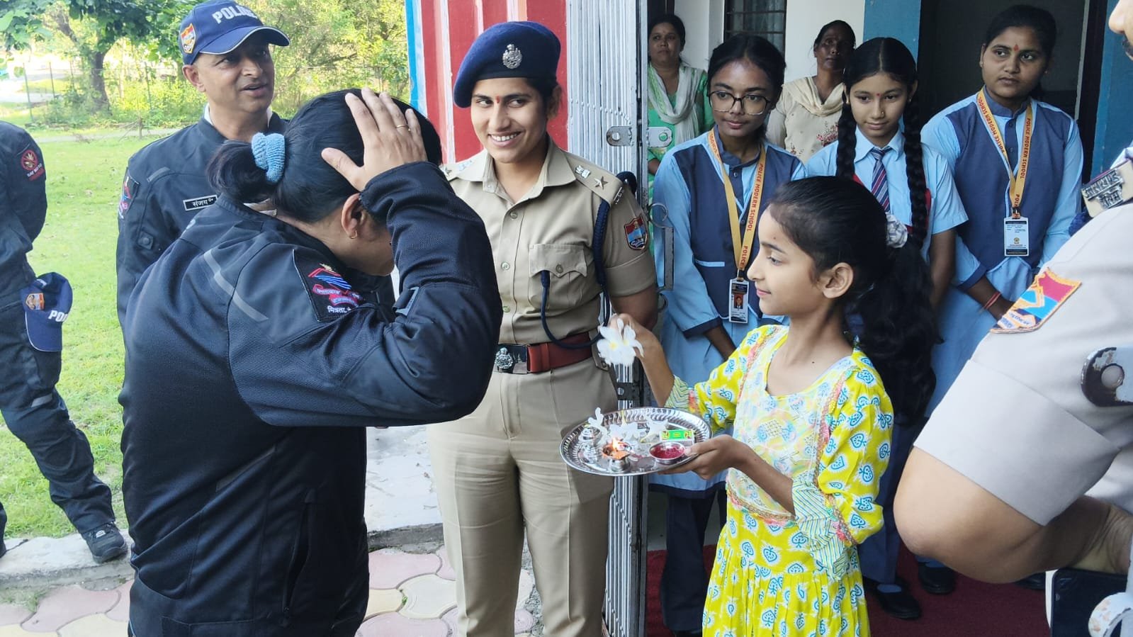 1792250156 402 एकतानगर गुजरात के लिए निकला उत्तराखंड पुलिस का मोटर साइकिल