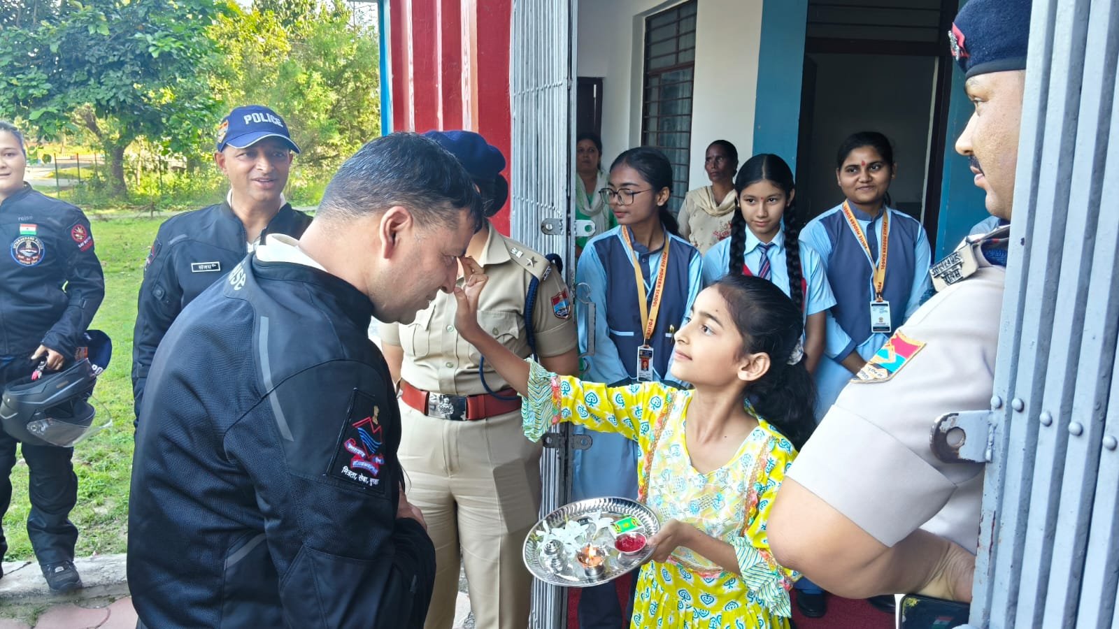 1792250156 43 एकतानगर गुजरात के लिए निकला उत्तराखंड पुलिस का मोटर साइकिल