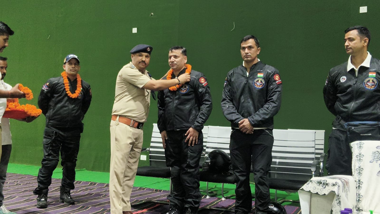 1792250156 555 एकतानगर गुजरात के लिए निकला उत्तराखंड पुलिस का मोटर साइकिल