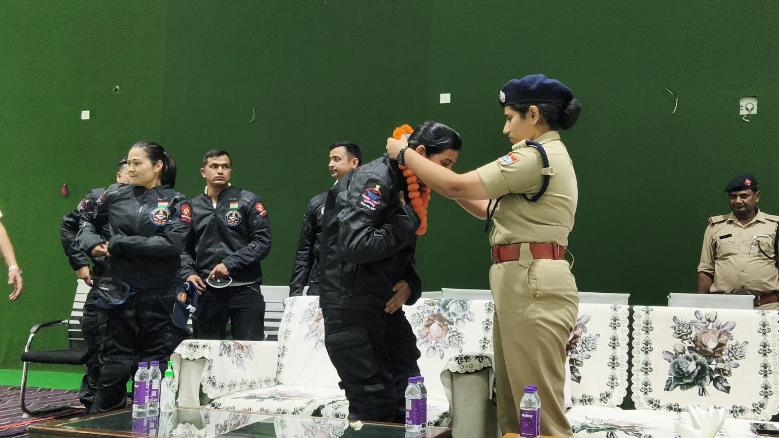 1792250156 667 एकतानगर गुजरात के लिए निकला उत्तराखंड पुलिस का मोटर साइकिल