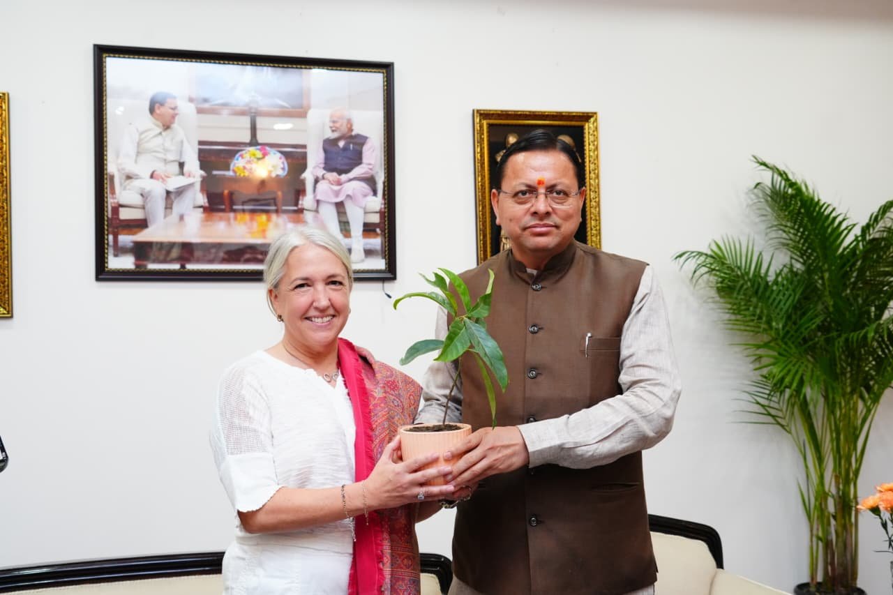 1792329529 451 मुख्यमंत्री श्री पुष्कर सिंह धामी से अंतरराष्ट्रीय फिल्म निर्माताओं के