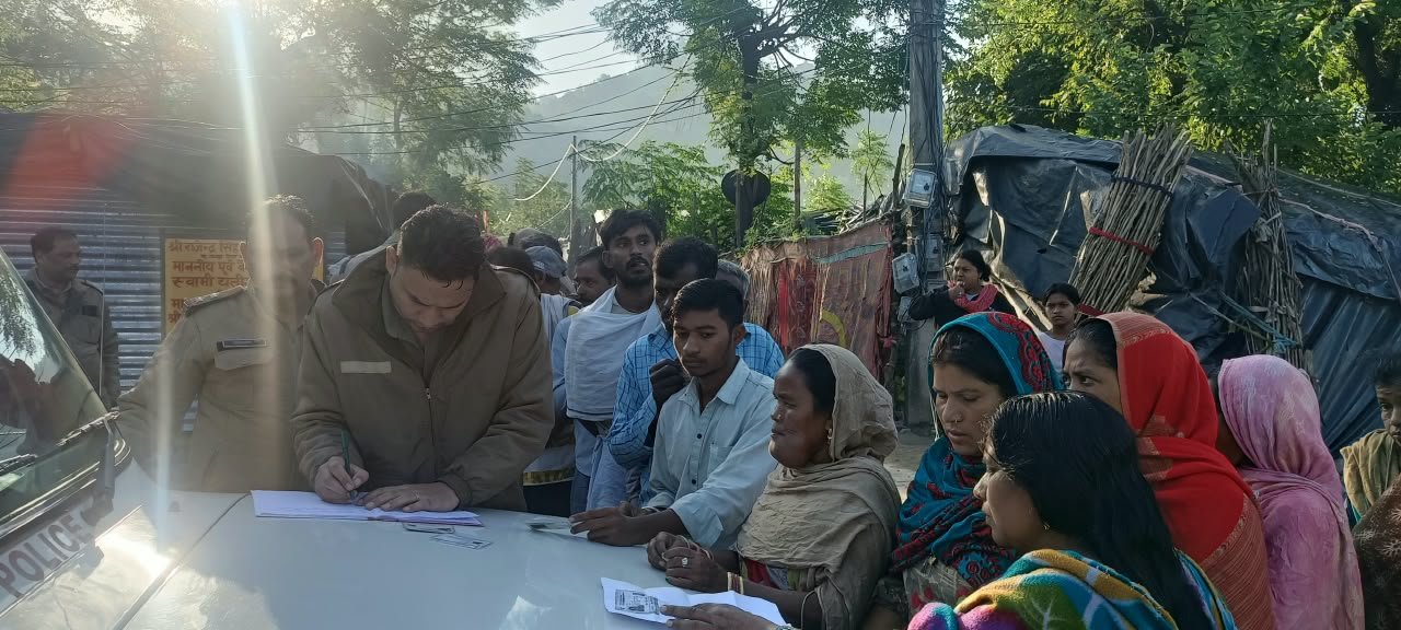 SSP हरिद्वार नवनीत सिंह के निर्देश पर आगामी त्योहारों के दृष्टिगत श्यामपुर पुलिस द्वारा क्षेत्र में चलाया गया सत्यापन अभियान 7 1792340044 274 SSP हरिद्वार नवनीत सिंह के निर्देश पर आगामी त्योहारों के