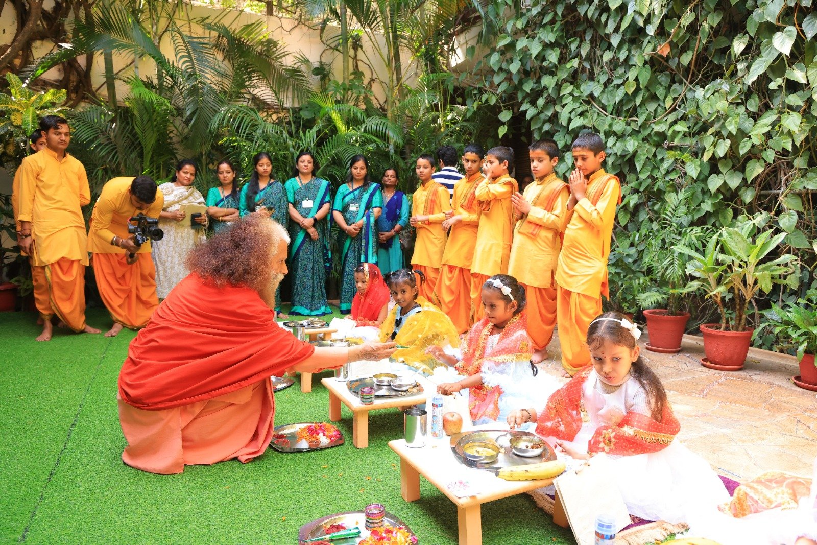 1792383939 499 महानवमी के पावन अवसर पर परमार्थ निकेतन में कन्या पूजन