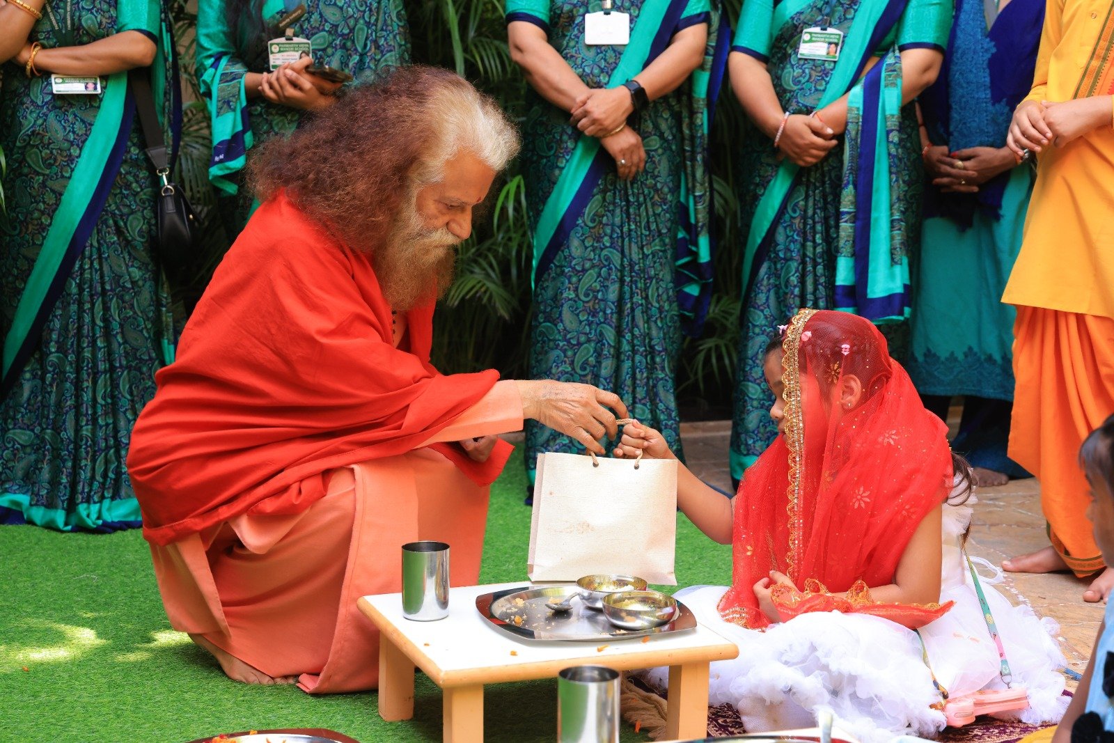 1792383939 967 महानवमी के पावन अवसर पर परमार्थ निकेतन में कन्या पूजन
