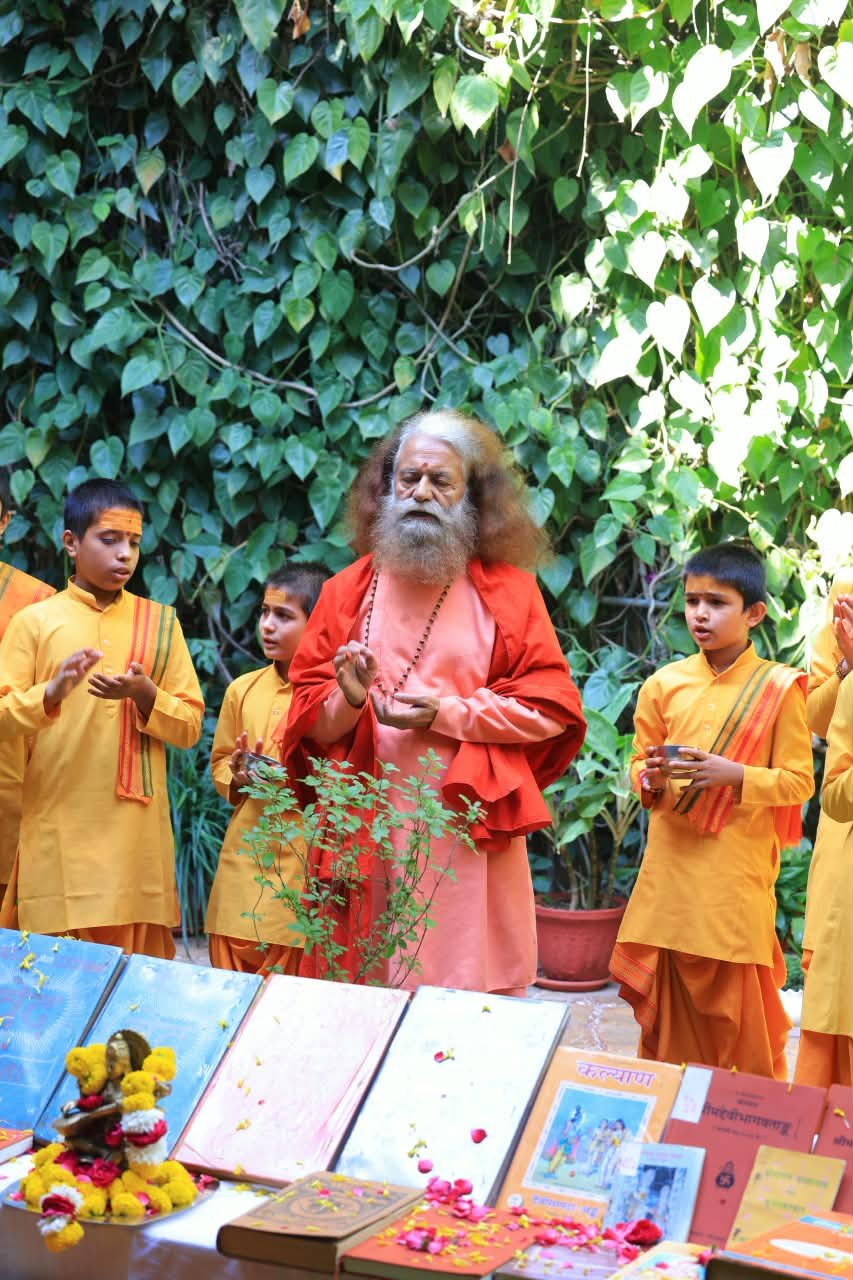दशहरे पर परमार्थ निकेतन में वेद, उपनिषद, पुराण एवं शास्त्रों का पूजन 12 1792494575 903 दशहरे पर परमार्थ निकेतन में वेद उपनिषद पुराण एवं शास्त्रों