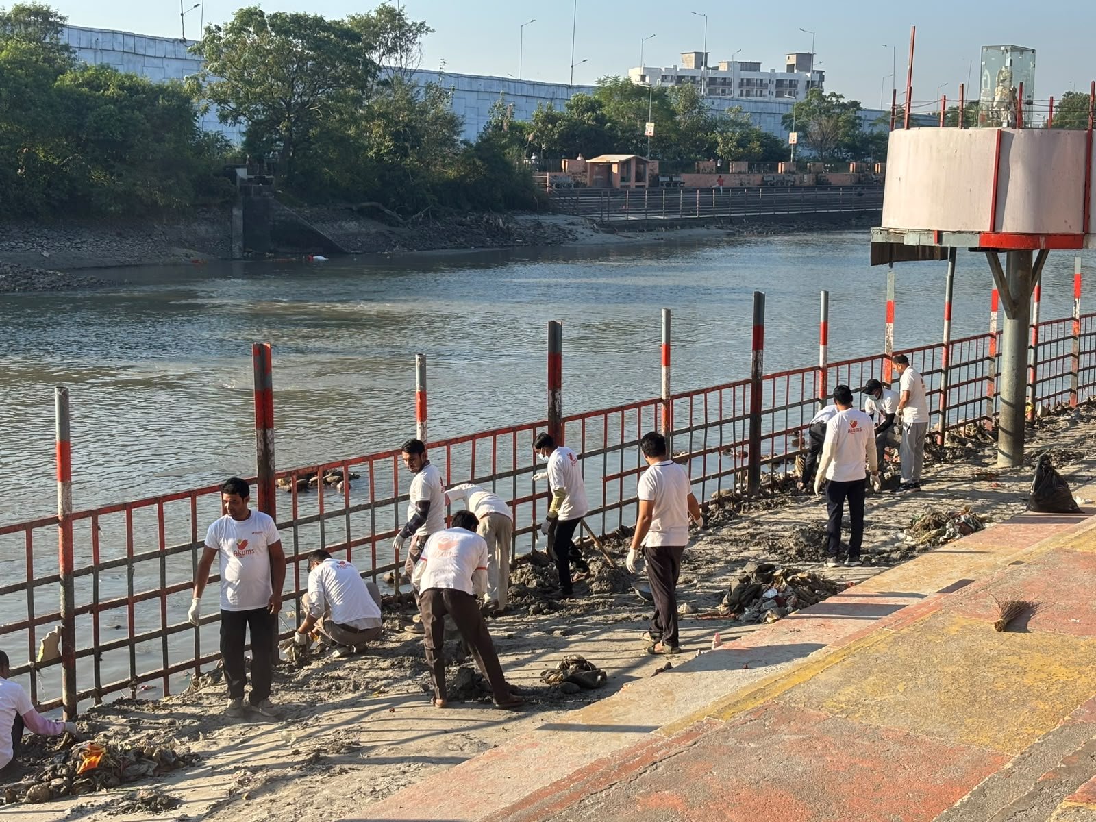 1792670488 546 मुख्यमंत्री के निर्देशों के अनुपालन में मेलाधिकारी कुंभ श्रीमती सोनिका