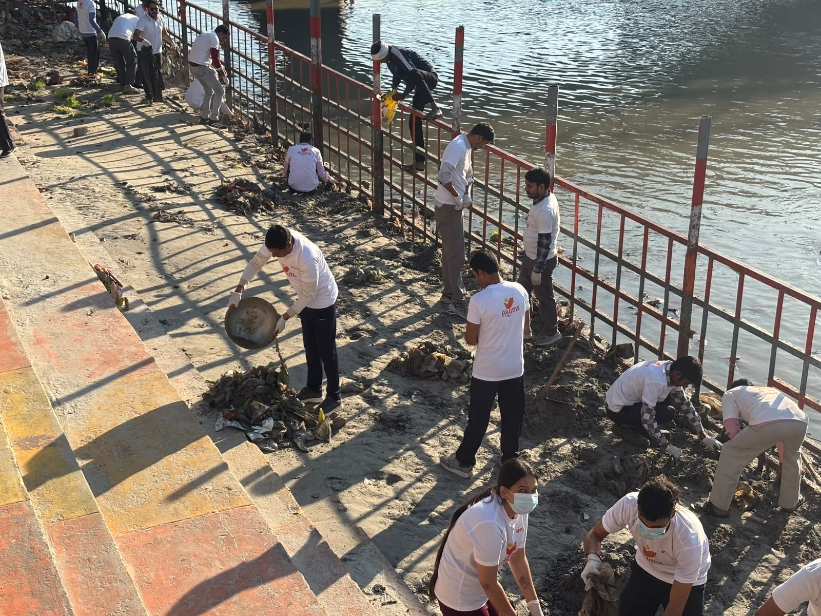 1792670488 802 मुख्यमंत्री के निर्देशों के अनुपालन में मेलाधिकारी कुंभ श्रीमती सोनिका
