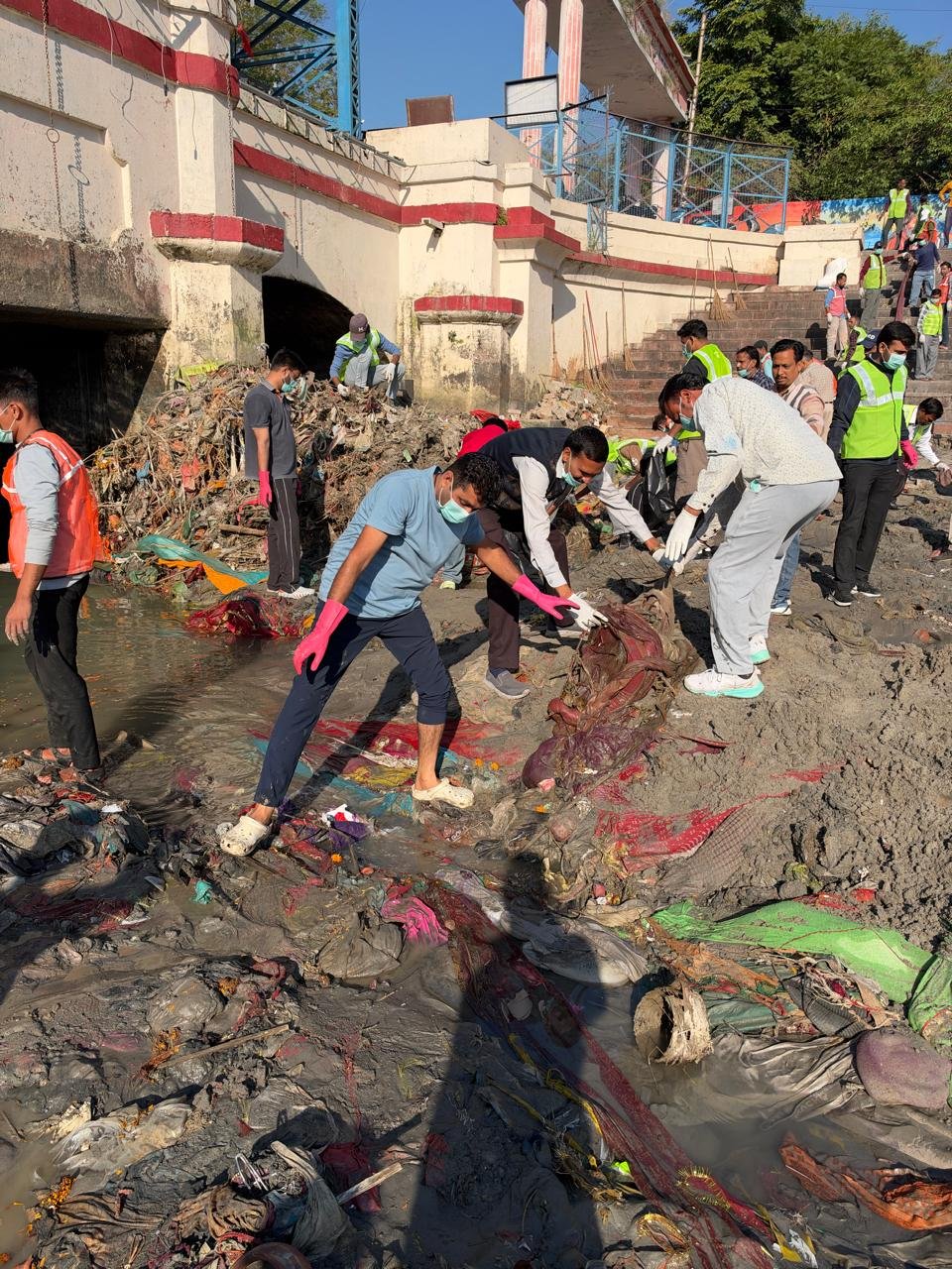 1792670489 467 मुख्यमंत्री के निर्देशों के अनुपालन में मेलाधिकारी कुंभ श्रीमती सोनिका