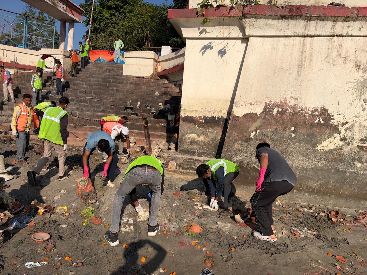 1792670489 488 मुख्यमंत्री के निर्देशों के अनुपालन में मेलाधिकारी कुंभ श्रीमती सोनिका
