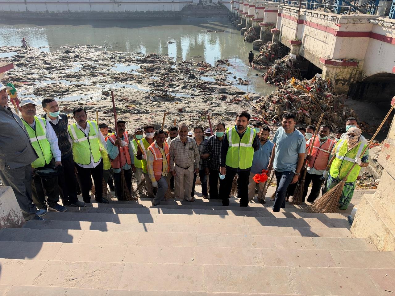 1792670489 626 मुख्यमंत्री के निर्देशों के अनुपालन में मेलाधिकारी कुंभ श्रीमती सोनिका