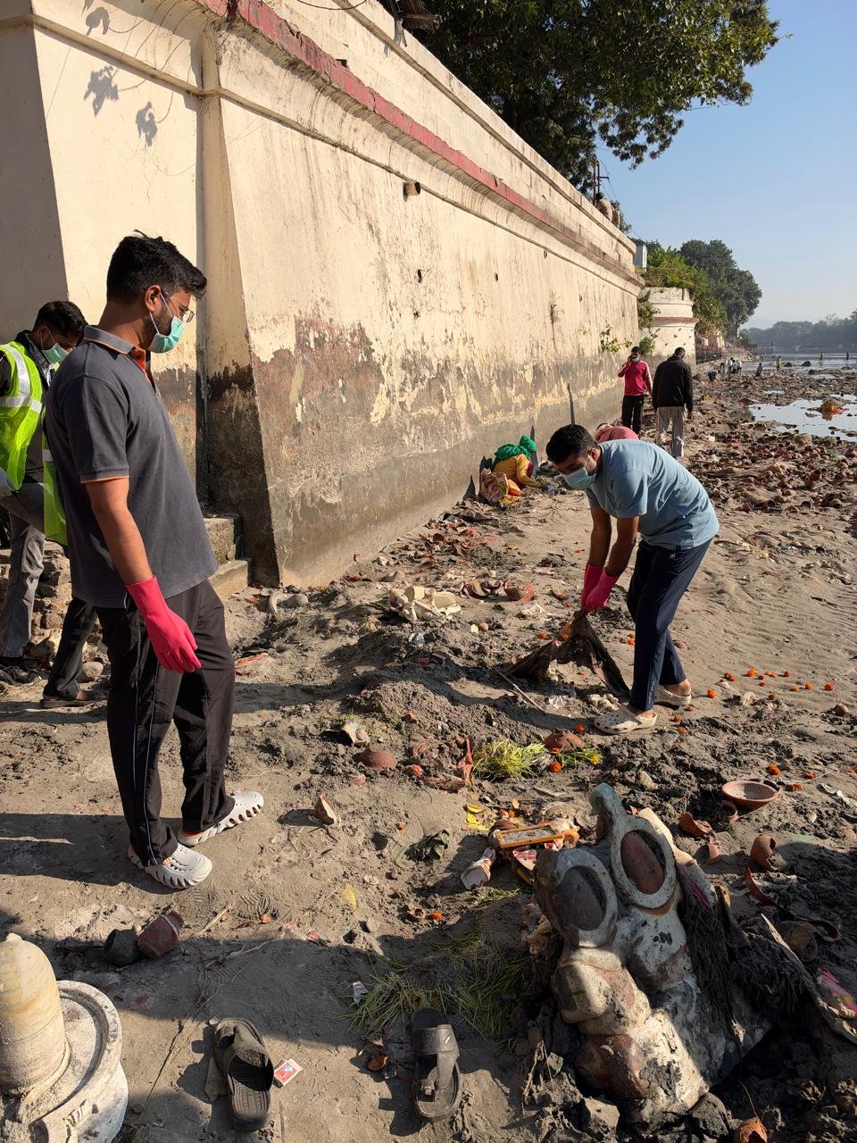 1792670489 652 मुख्यमंत्री के निर्देशों के अनुपालन में मेलाधिकारी कुंभ श्रीमती सोनिका