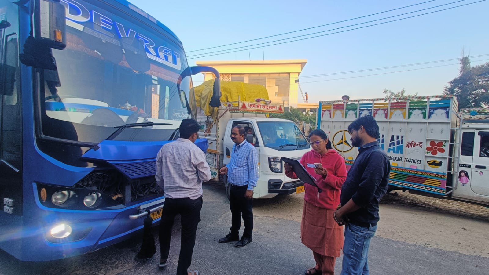 1792731119 842 जिलाधिकारी मयूर दीक्षित के निर्देश पर हरिद्वार में स्लीपर एवं