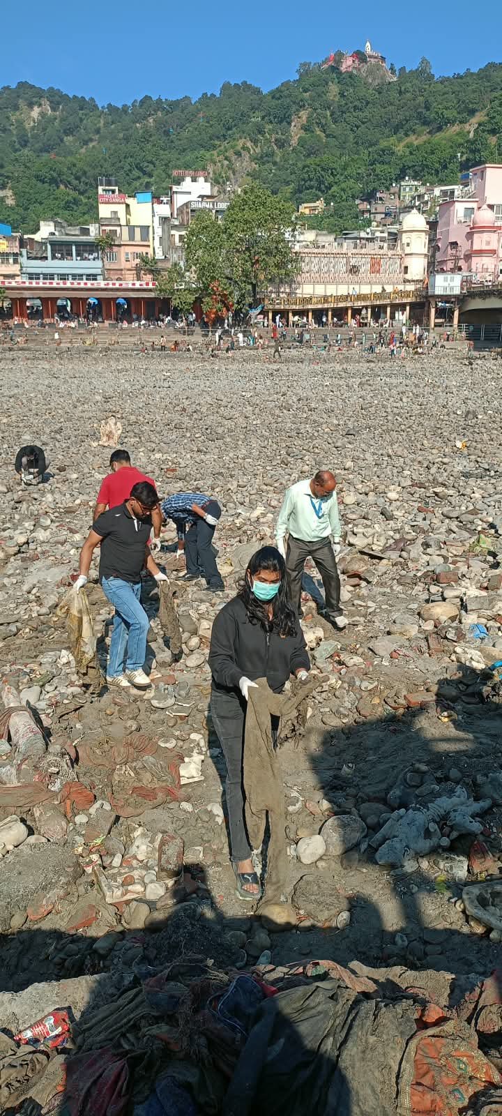 1792753688 232 मुख्यमंत्री के निर्देशों के अनुपालन में मेलाधिकारी कुंभ श्रीमती सोनिका
