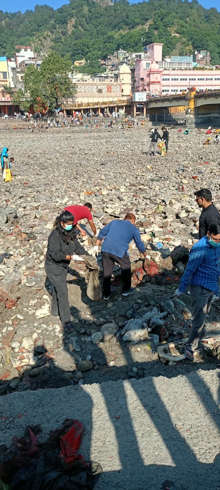 1792753688 268 मुख्यमंत्री के निर्देशों के अनुपालन में मेलाधिकारी कुंभ श्रीमती सोनिका