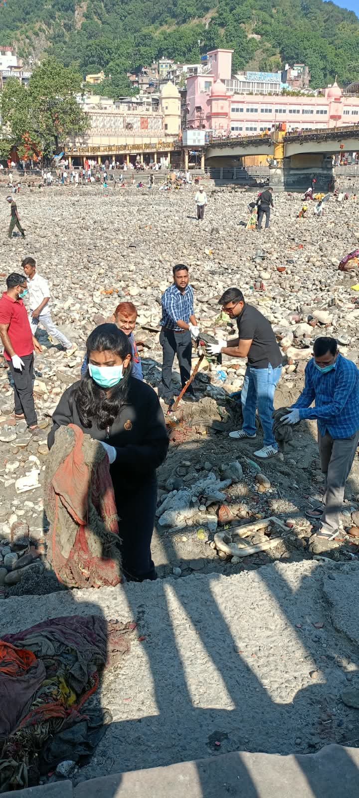 1792753688 322 मुख्यमंत्री के निर्देशों के अनुपालन में मेलाधिकारी कुंभ श्रीमती सोनिका