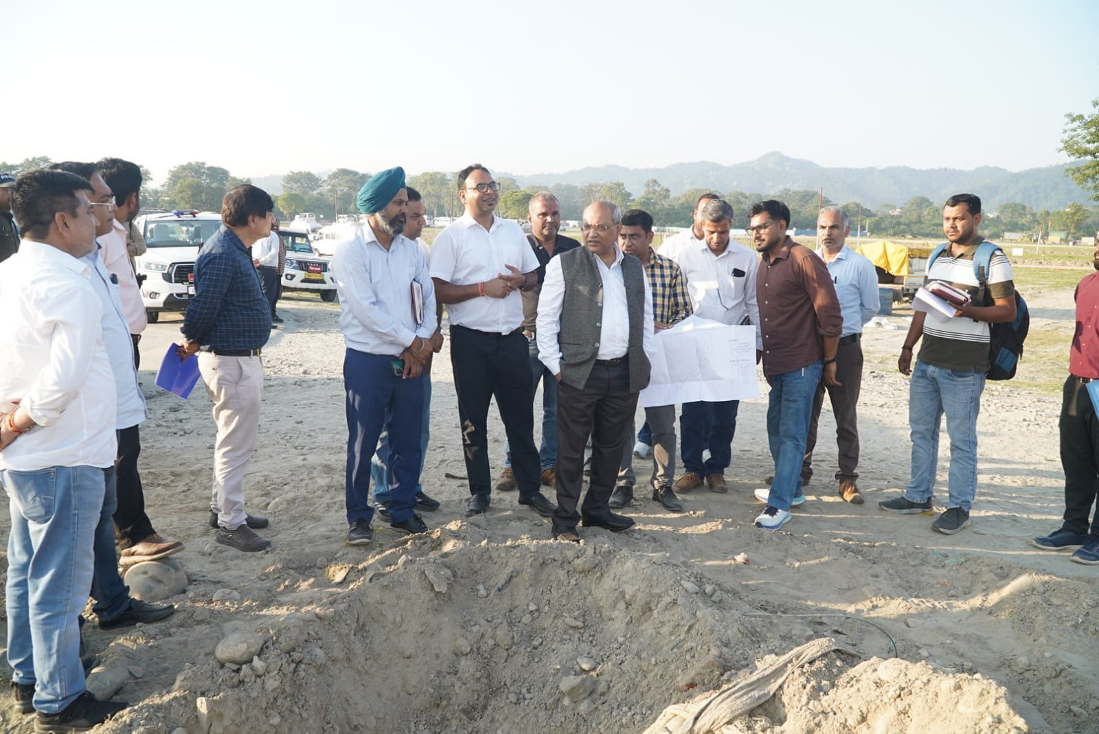 1792755094 224 कुंभ 2027 की तैयारियों का मंडलायुक्त ने किया स्थलीय निरीक्षण निर्माण