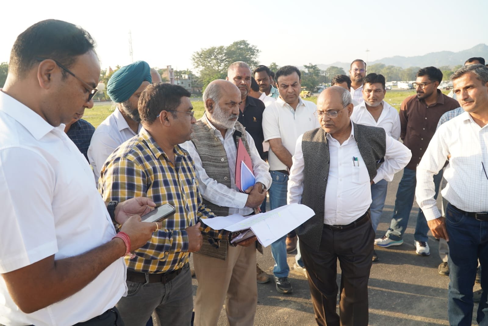 1792755094 277 कुंभ 2027 की तैयारियों का मंडलायुक्त ने किया स्थलीय निरीक्षण निर्माण