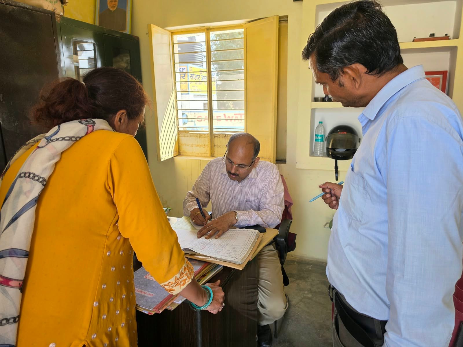 प्रभारी जिलाधिकारी डॉ. ललित नारायण मिश्र ने किया आंगनबाड़ी केंद्र, आयुष्मान आरोग्यम मंदिर और प्राथमिक विद्यालय का निरीक्षण 7 1792766672 72 प्रभारी जिलाधिकारी डॉ ललित नारायण मिश्र ने किया आंगनबाड़ी केंद्र