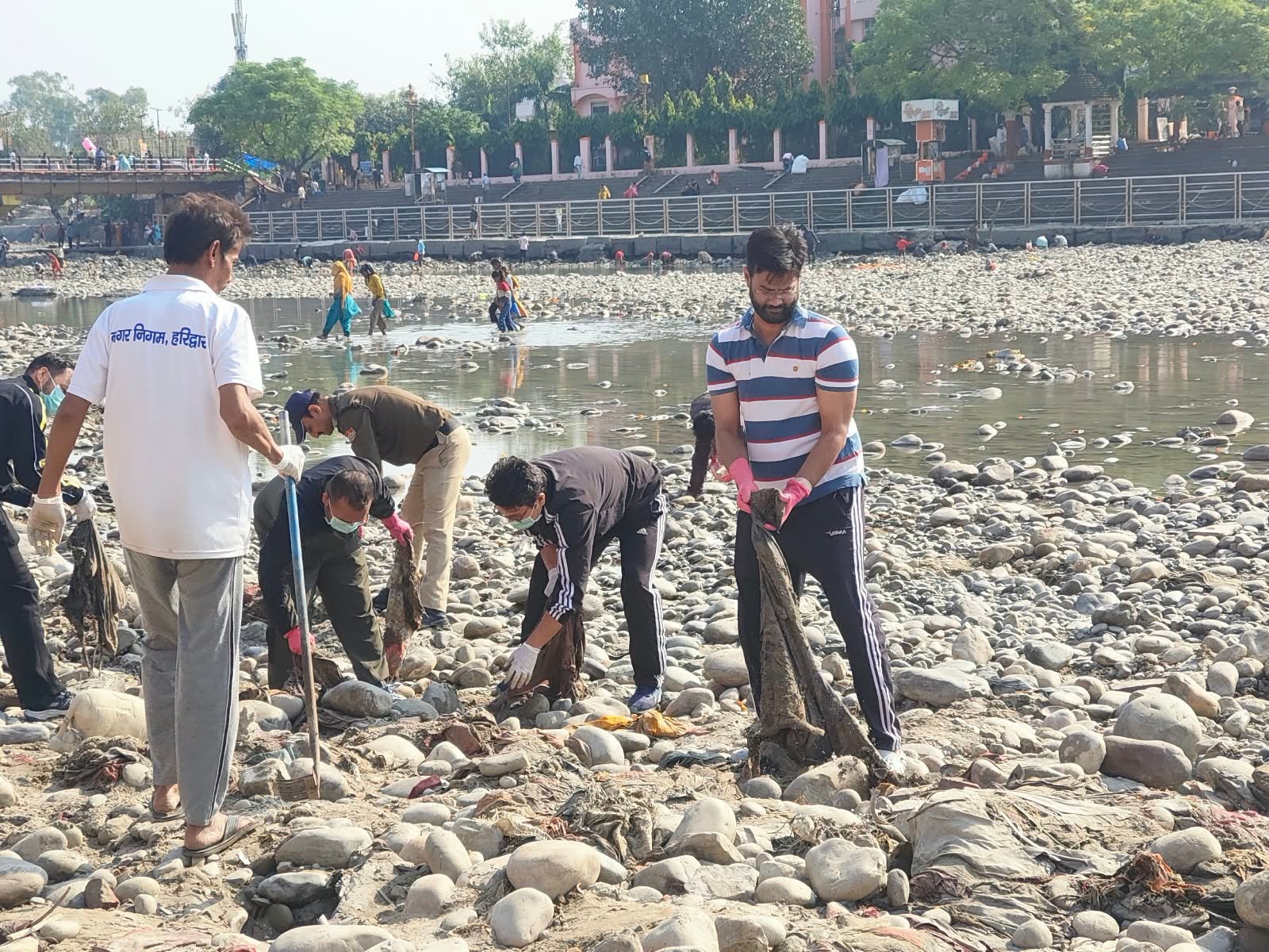 1792843441 177 मुख्यमंत्री के निर्देशों के अनुपालन में मेलाधिकारी कुंभ श्रीमती सोनिका