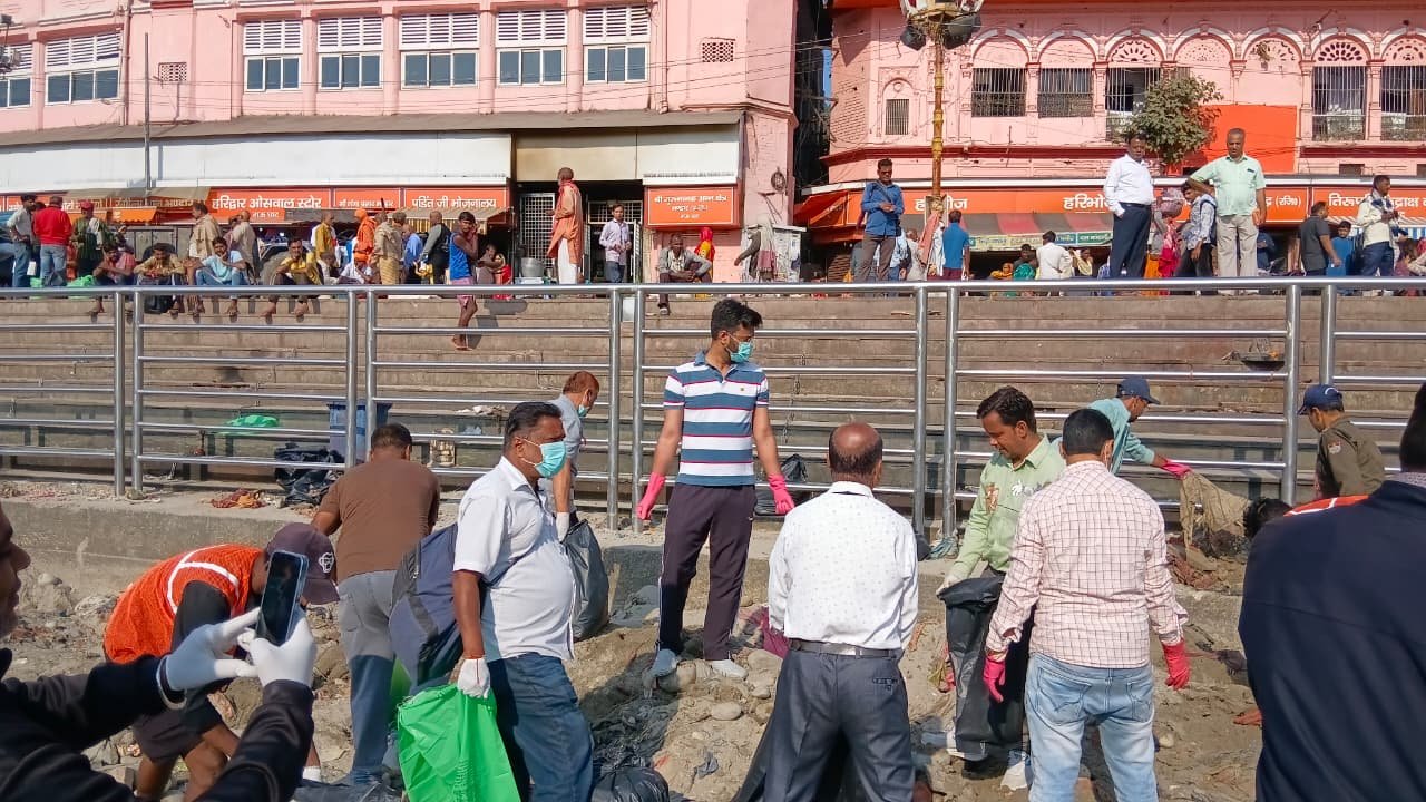मुख्यमंत्री के निर्देशों के अनुपालन में मेलाधिकारी कुंभ श्रीमती सोनिका एवं जिलाधिकारी मयूर दीक्षित के निर्देशन में चौथे दिन भी चला विशेष स्वच्छता अभियान 6 1792843441 518 मुख्यमंत्री के निर्देशों के अनुपालन में मेलाधिकारी कुंभ श्रीमती सोनिका