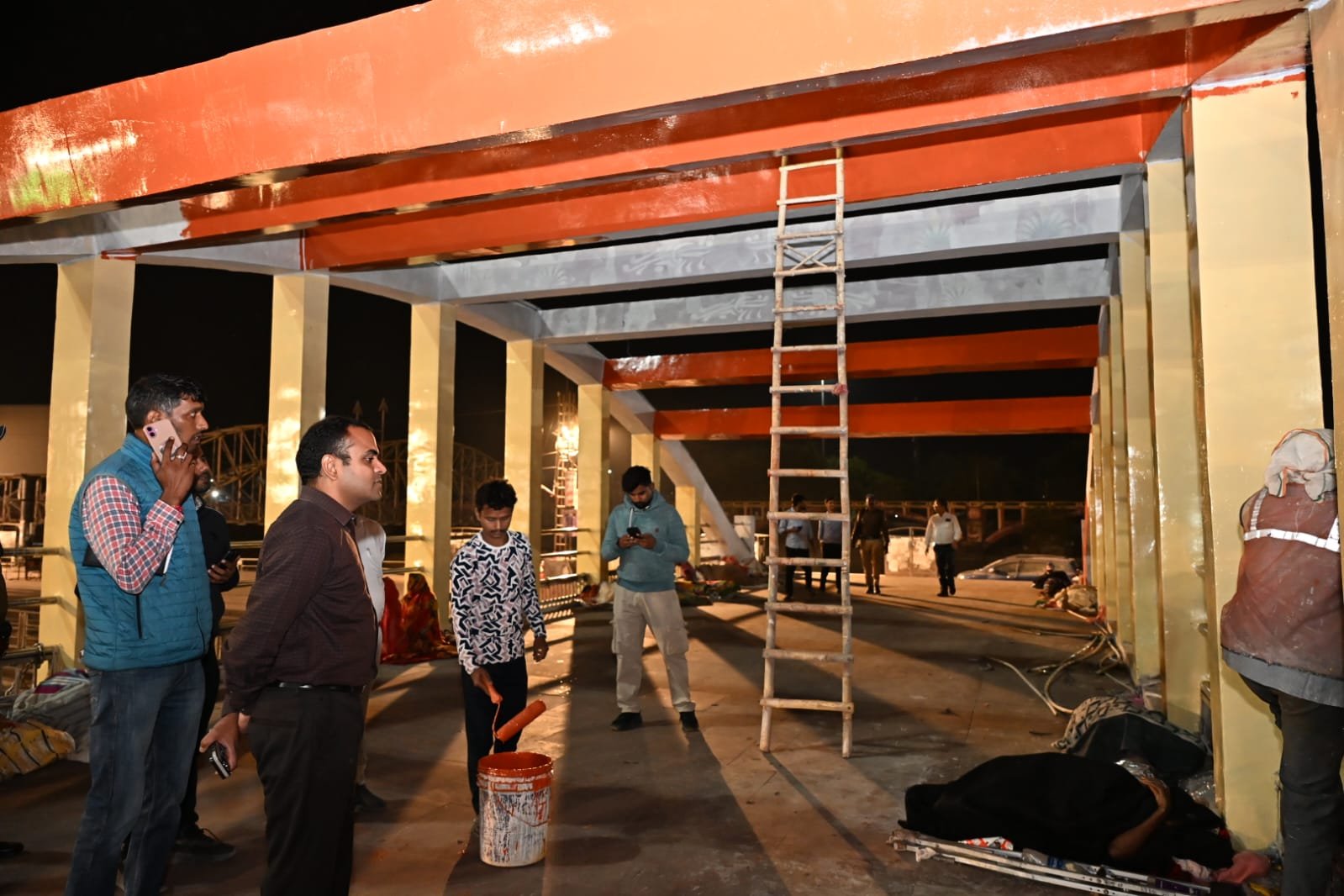 1792869695 897 आगामी कुंभ मेले के दृष्टिगत रात्रि के समय चल रहे