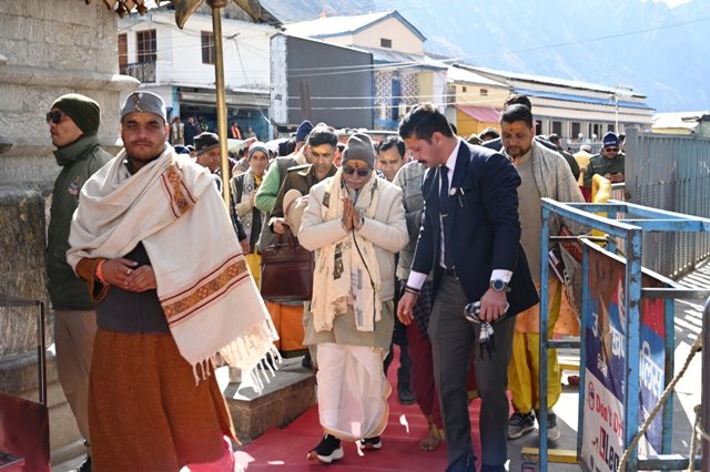 राज्यपाल ने बाबा केदारनाथ के दर्शन कर प्रदेश एवं देश की सुख-समृद्धि के लिए की कामना 5 1792869811 168 राज्यपाल ने बाबा केदारनाथ के दर्शन कर प्रदेश एवं देश