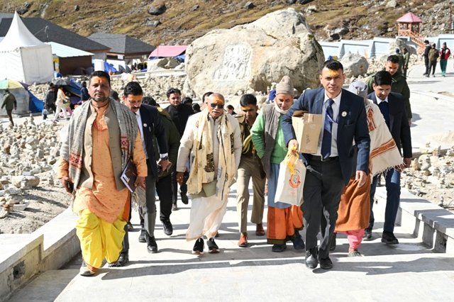 राज्यपाल ने बाबा केदारनाथ के दर्शन कर प्रदेश एवं देश की सुख-समृद्धि के लिए की कामना 3 1792869811 280 राज्यपाल ने बाबा केदारनाथ के दर्शन कर प्रदेश एवं देश