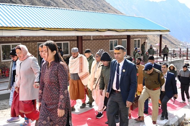 राज्यपाल ने बाबा केदारनाथ के दर्शन कर प्रदेश एवं देश की सुख-समृद्धि के लिए की कामना 6 1792869811 487 राज्यपाल ने बाबा केदारनाथ के दर्शन कर प्रदेश एवं देश