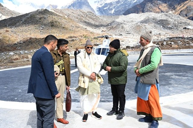 राज्यपाल ने बाबा केदारनाथ के दर्शन कर प्रदेश एवं देश की सुख-समृद्धि के लिए की कामना 2 1792869811 904 राज्यपाल ने बाबा केदारनाथ के दर्शन कर प्रदेश एवं देश