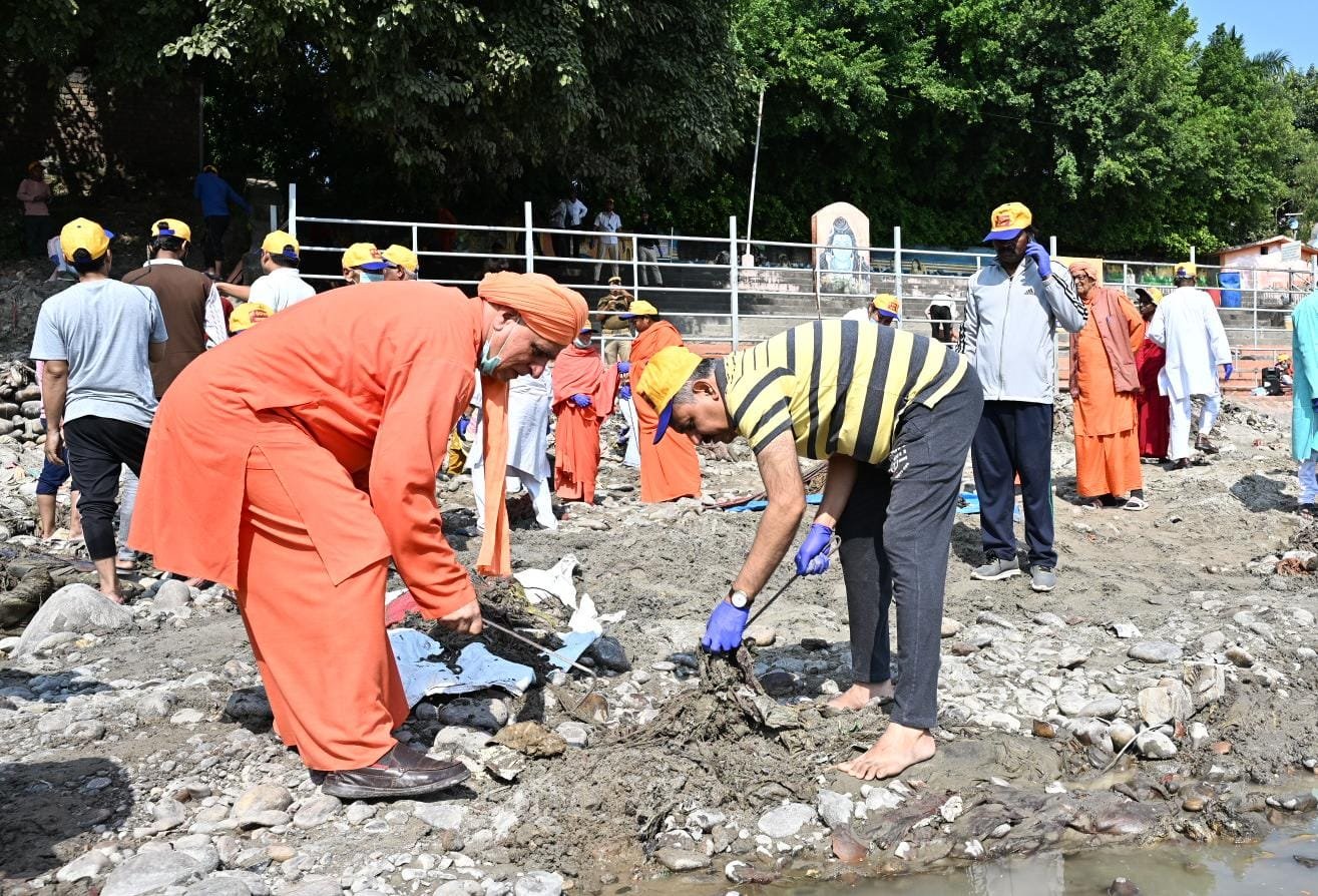 1792929607 251 मुख्य विकास अधिकारी ने स्वच्छता अभियान को बताया जनसहभागिता का