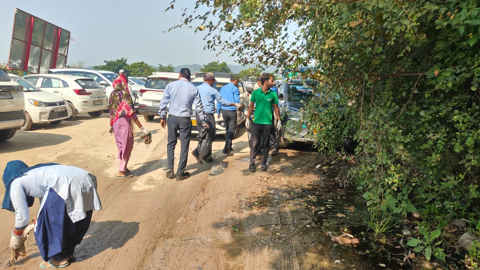 1792930257 395 मुख्यमंत्री के निर्देशों के अनुपालन में मेलाधिकारी कुंभ एवं जिलाधिकारी