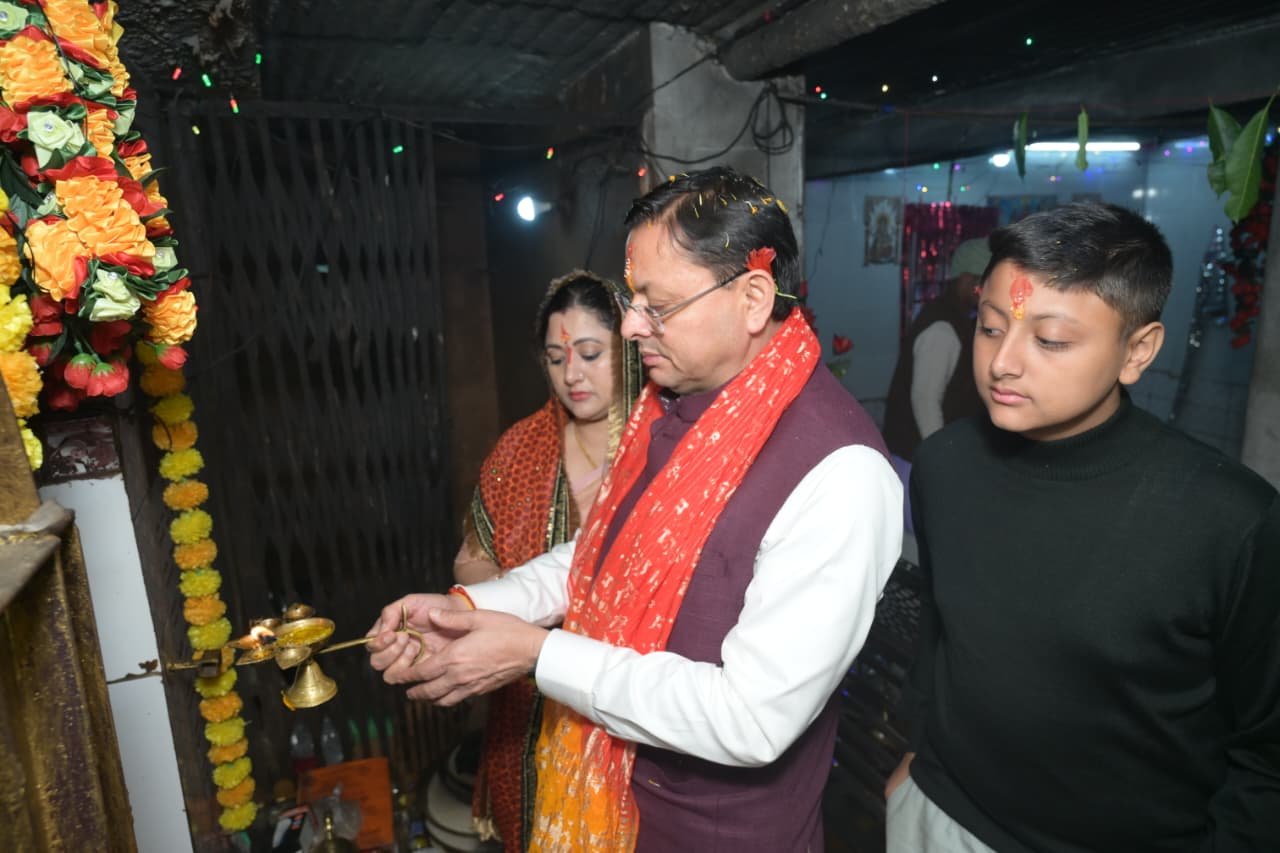 1792939636 811 मुख्यमंत्री श्री पुष्कर सिंह धामी ने पैतृक गांव हड़खोला स्थित