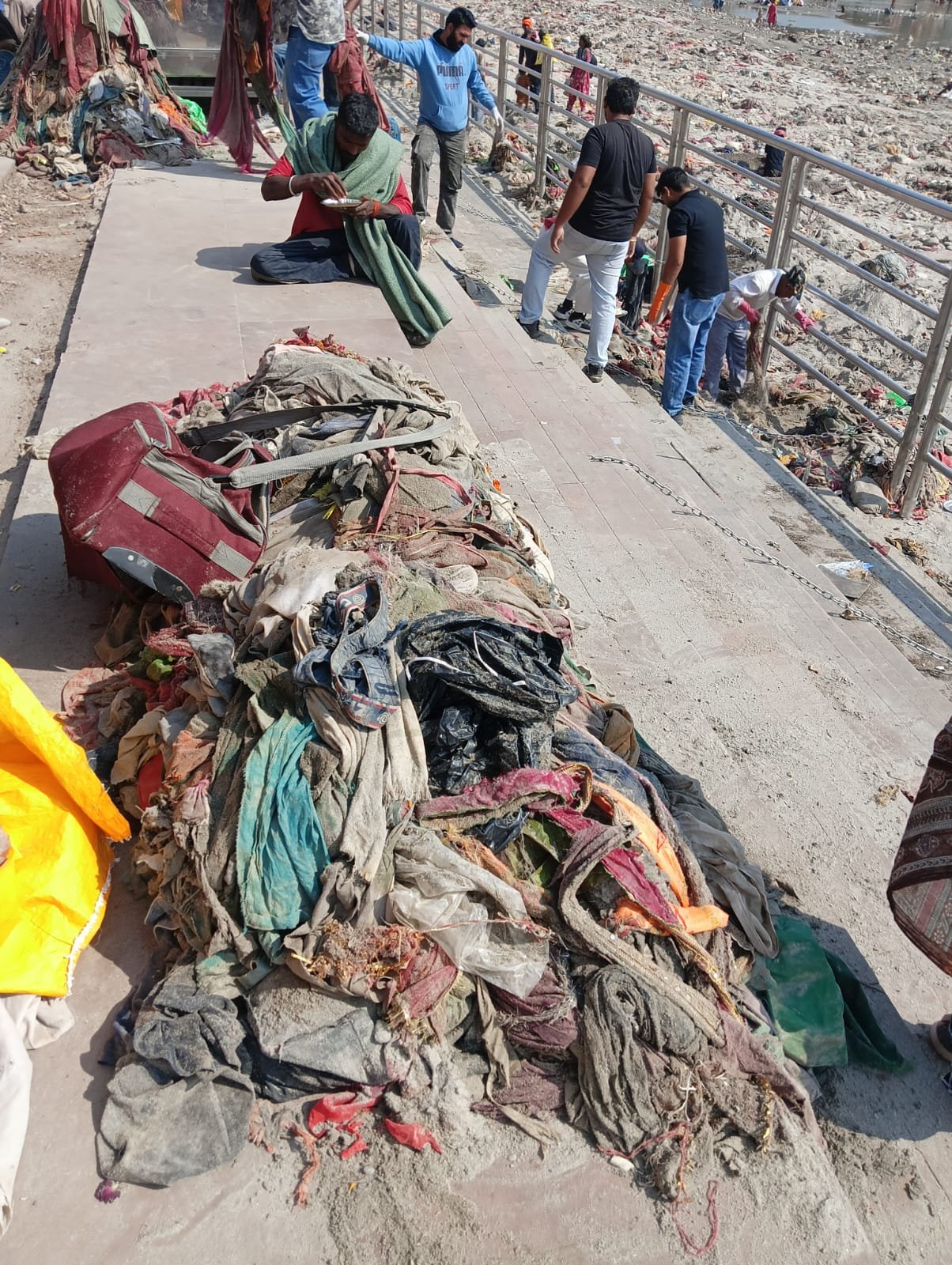 1792941502 256 मुख्यमंत्री के निर्देशों के अनुपालन में मेलाधिकारी कुंभ श्रीमती सोनिका