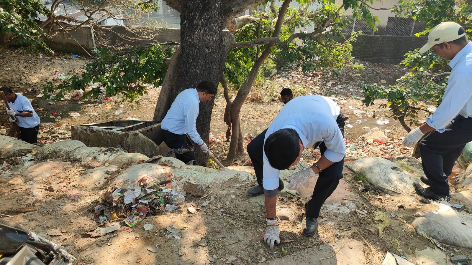1792941502 313 मुख्यमंत्री के निर्देशों के अनुपालन में मेलाधिकारी कुंभ श्रीमती सोनिका
