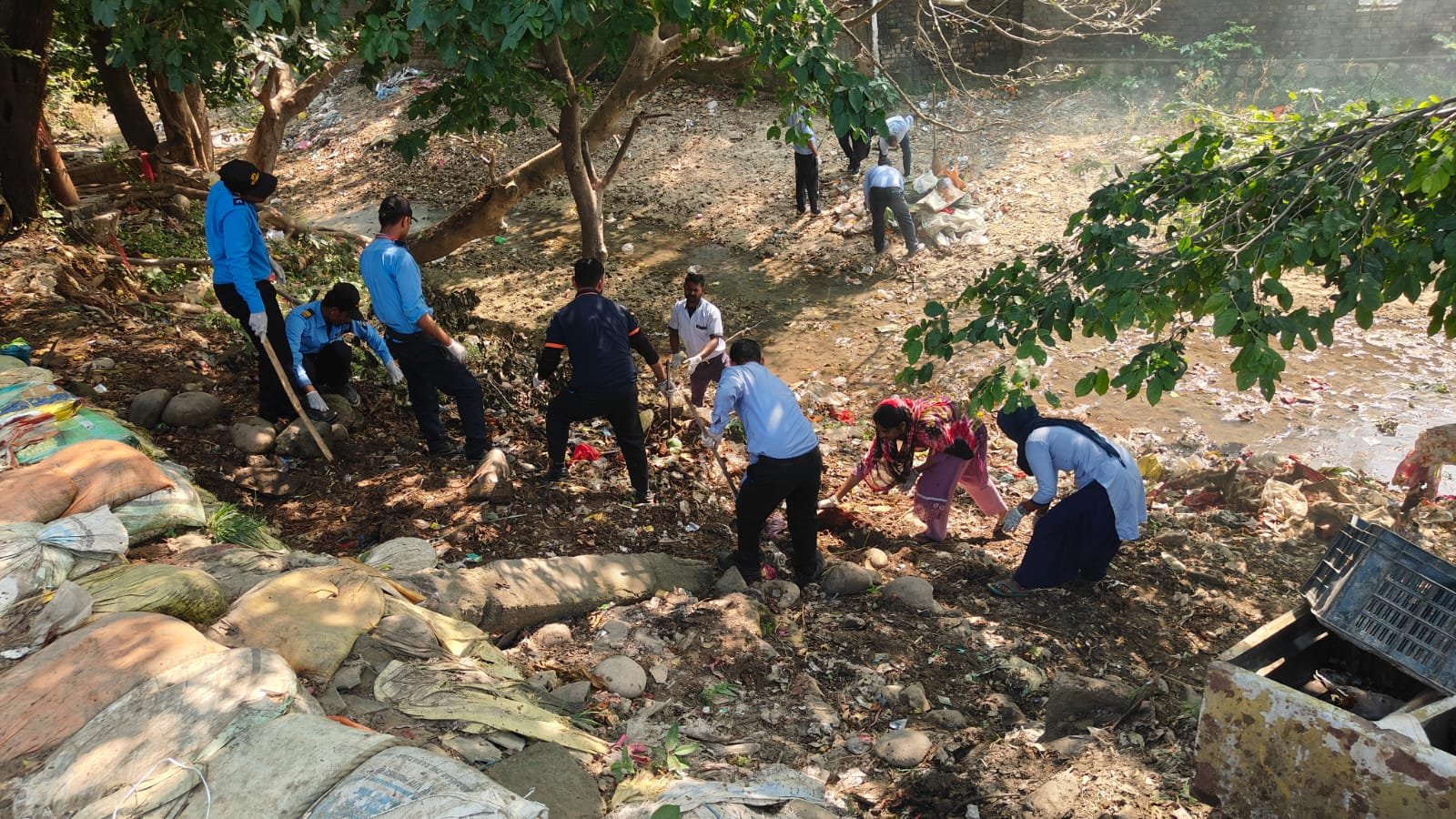 1792941502 686 मुख्यमंत्री के निर्देशों के अनुपालन में मेलाधिकारी कुंभ श्रीमती सोनिका