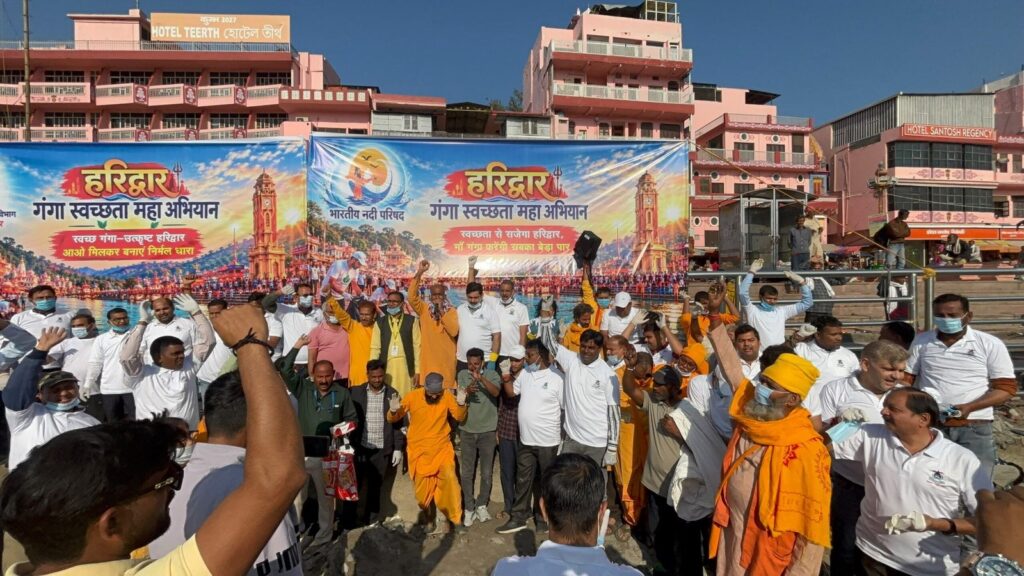 1793027025_83_मुख्यमंत्री-के-निर्देशों-के-अनुपालन-में-मेलाधिकारी-कुंभ-श्रीमती-सोनिका.jpg