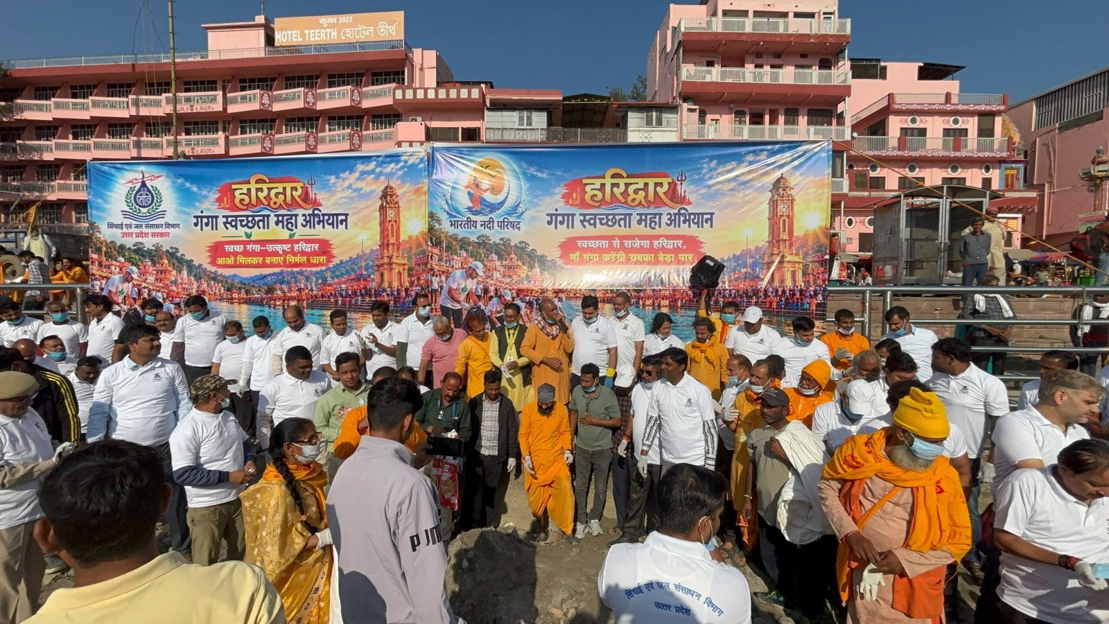 1793027096 155 मुख्यमंत्री के निर्देशों के अनुपालन में मेलाधिकारी कुंभ श्रीमती सोनिका