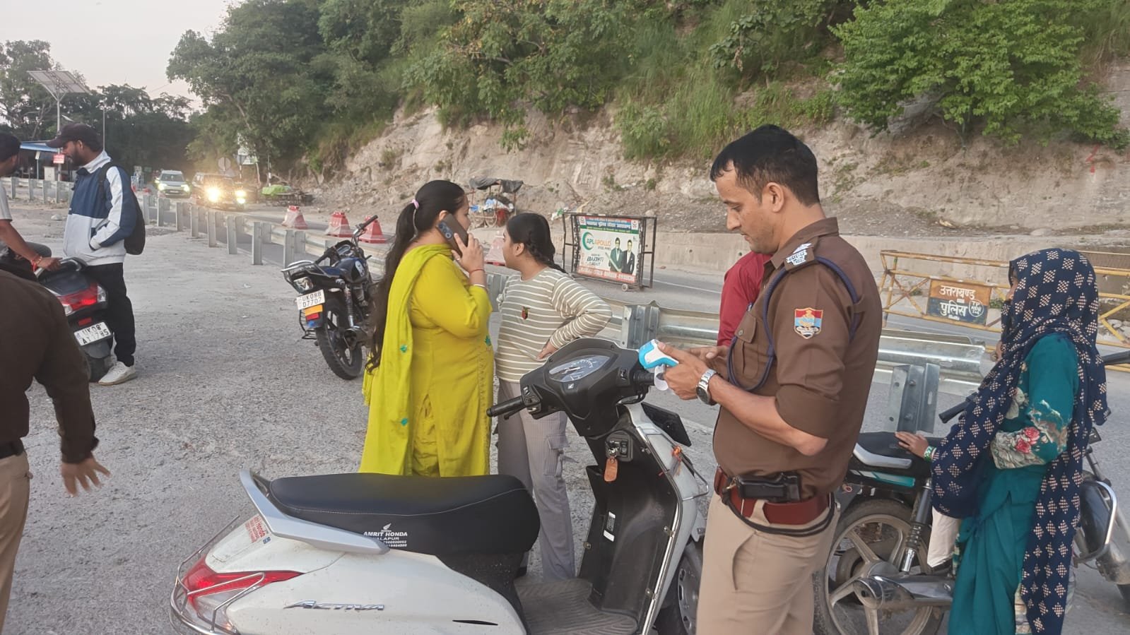 1793204525 207 आगामी त्यौहार के दृष्टिगत एसएसपी नवनीत सिंह के पर ग्राउंड