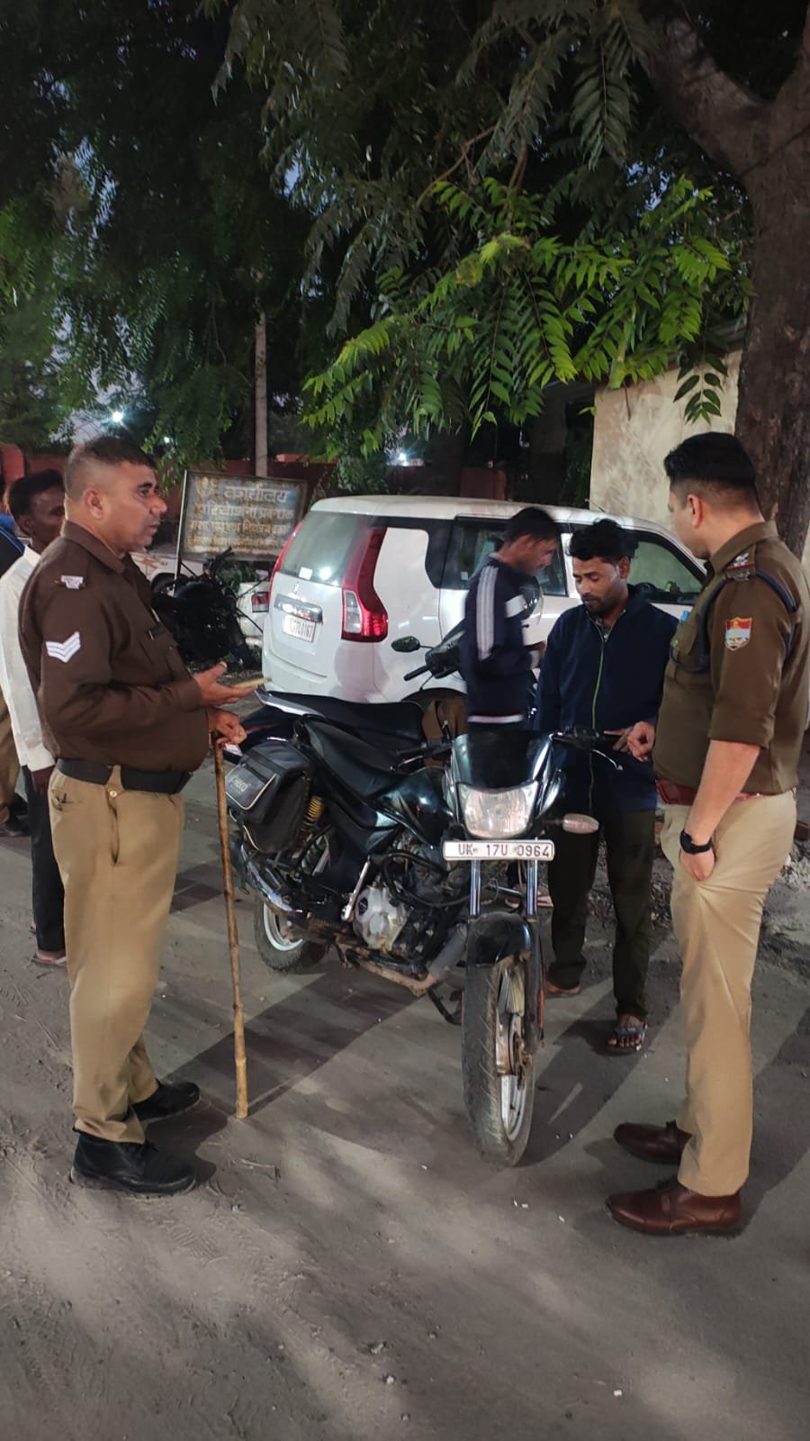 1793204525 869 आगामी त्यौहार के दृष्टिगत एसएसपी नवनीत सिंह के पर ग्राउंड
