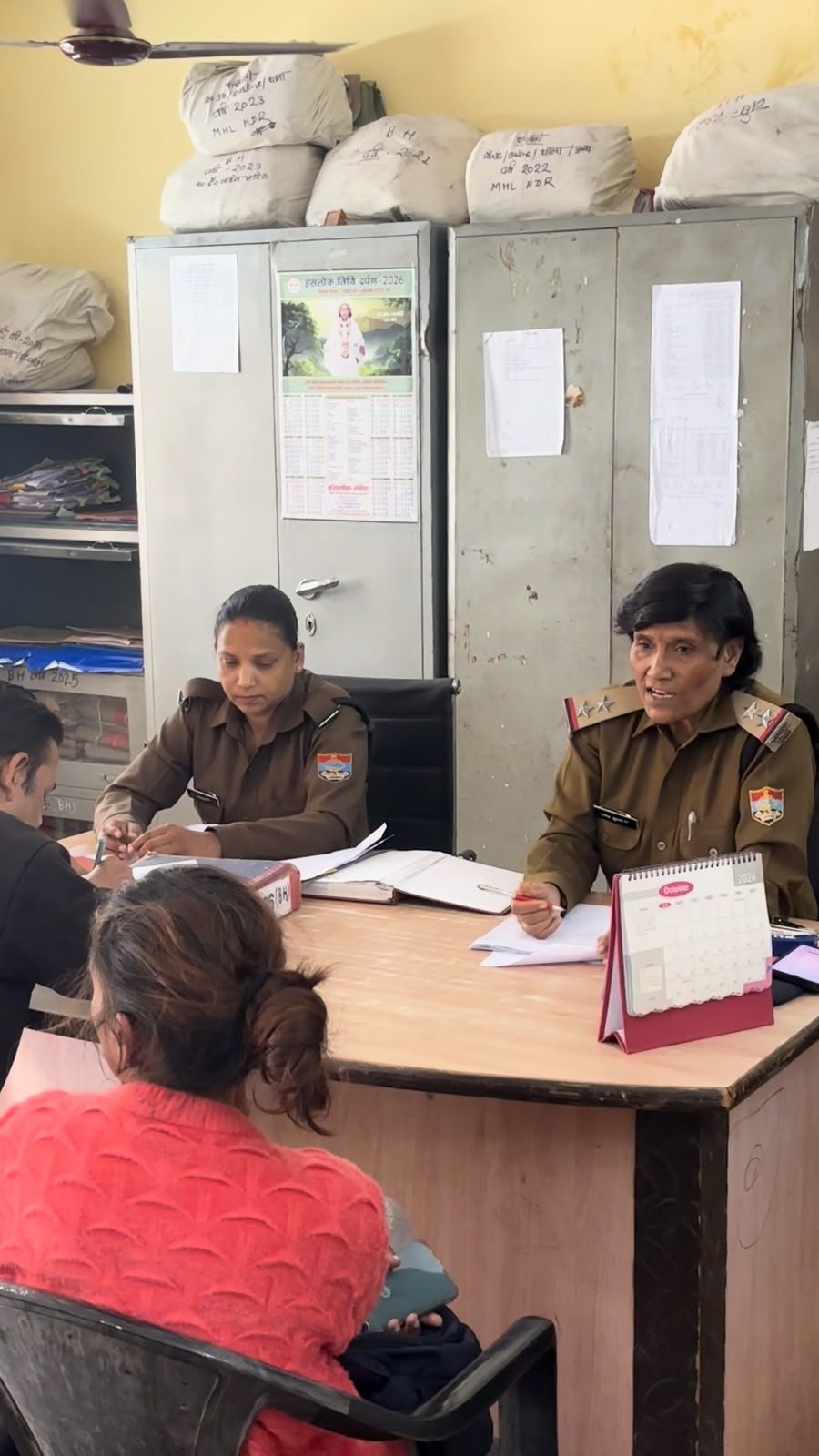 SSP हरिद्वार नवनीत सिंह के नेतृत्व में टूटते रिश्तों को जोड़ने की कोशिशें, परिवारों में खुशियां लौटाने का प्रयास कर रही हरिद्वार पुलिस 3 1793204680 374 SSP हरिद्वार नवनीत सिंह के नेतृत्व में टूटते रिश्तों को
