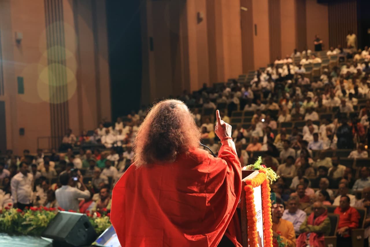 1793243775 623 वाराणसी में ‘हमारे मनु समारोह में पद्मश्री मनु शर्मा की