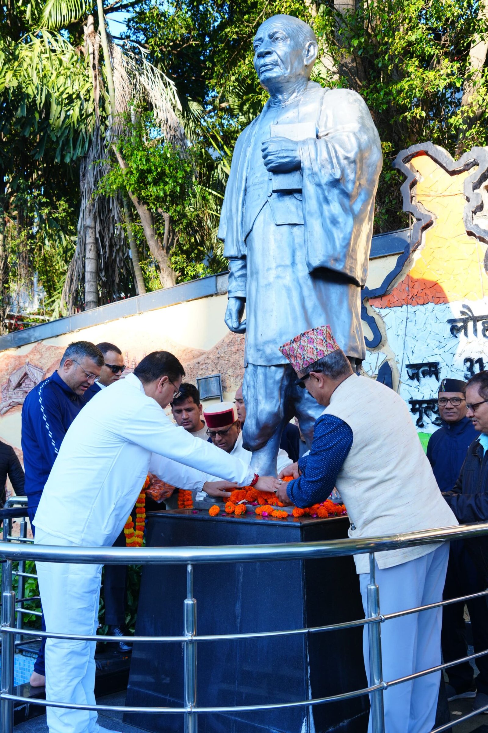1793416301 243 मुख्यमंत्री ने सरदार वल्लभभाई पटेल की प्रतिमा पर पुष्पांजलि अर्पित