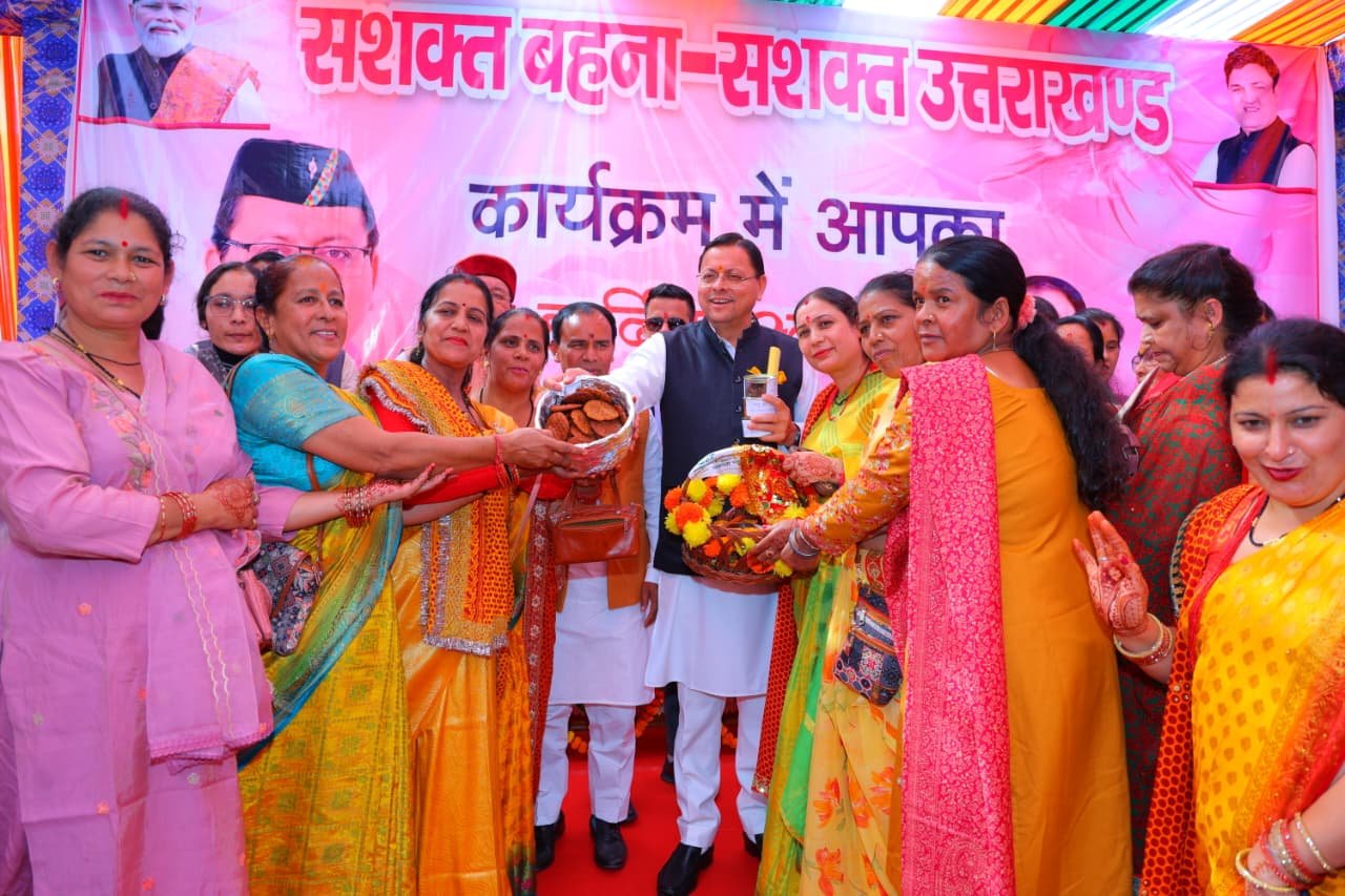 1793442986 612 श्रीनगर में मुख्यमंत्री के स्वागत को सड़कों पर उमड़ा जनसैलाब