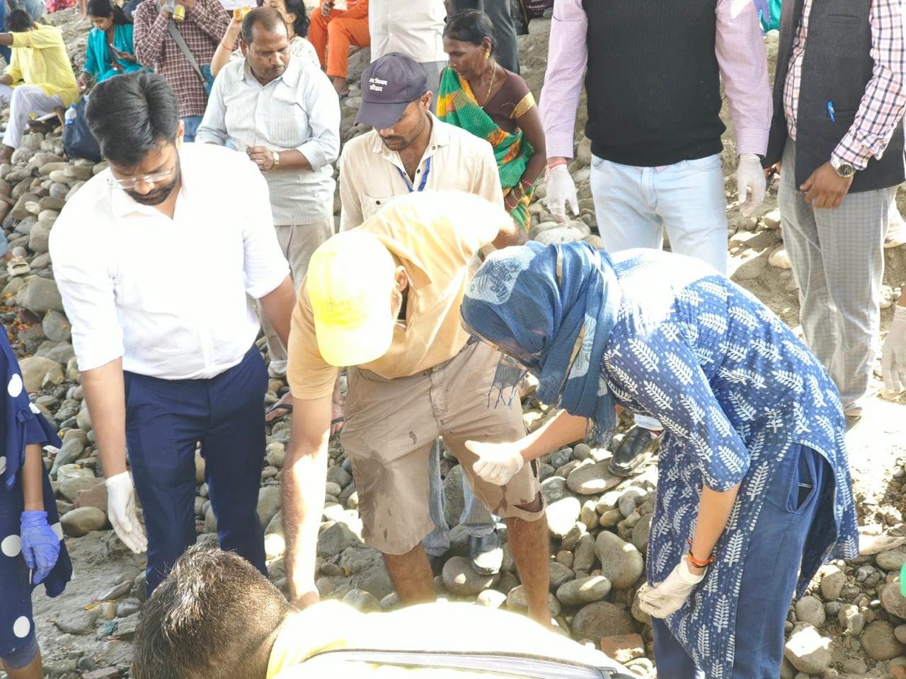 1793443520 942 गंगा सेवा के संकल्प से कुंभ की तैयारियों को मिला